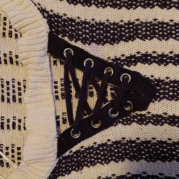 Large Rock & Republic Sweater - Picture 3 of 3